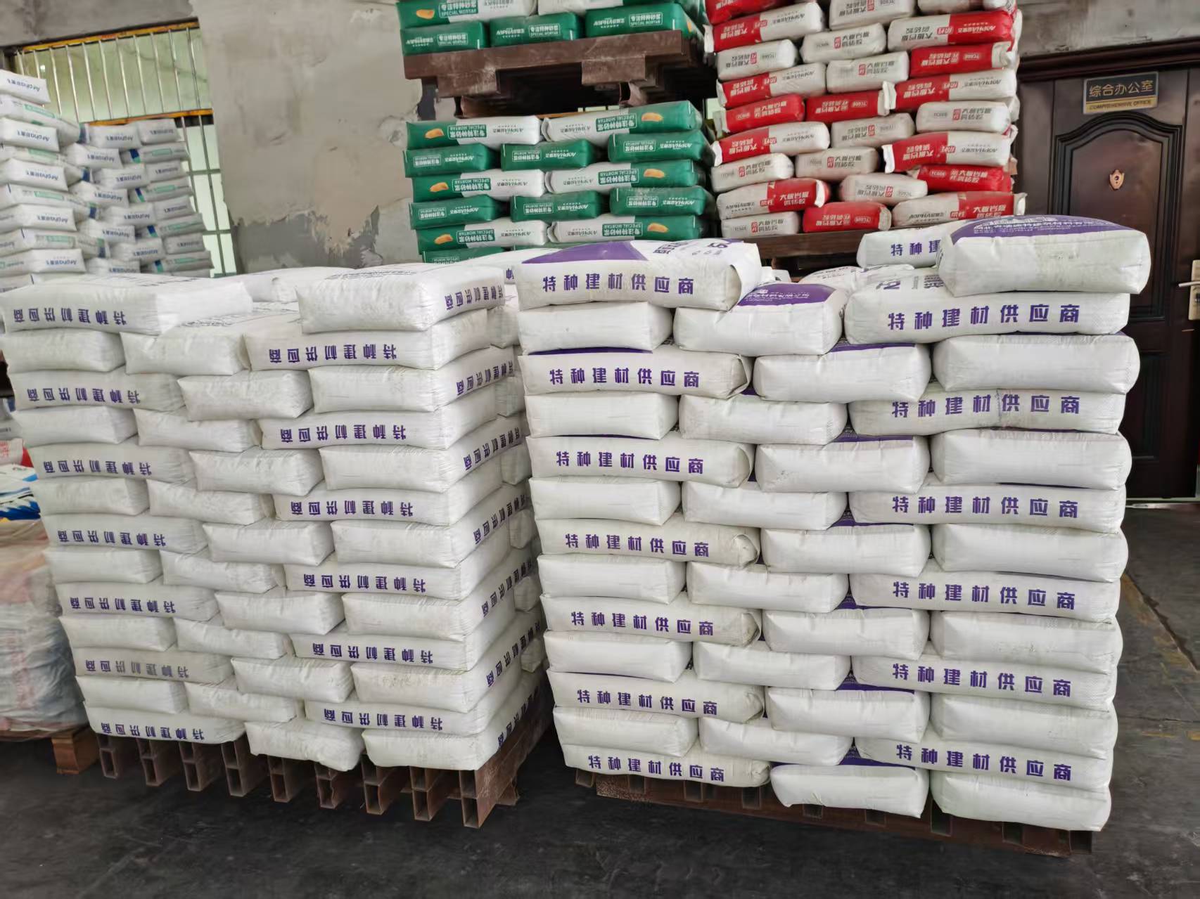 绥棱拱顶带模注浆料