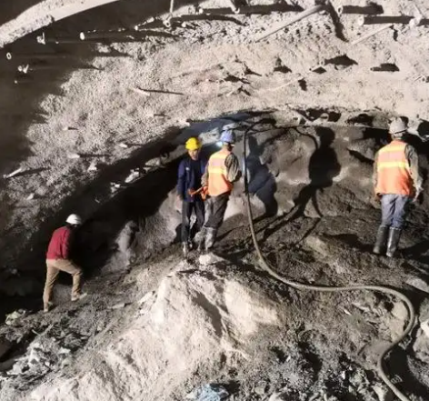 绥棱拱顶带模注浆料的施工流程及注意事项